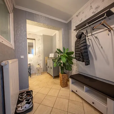 Aurora#1 Mit Grossem Garten Und Kamin